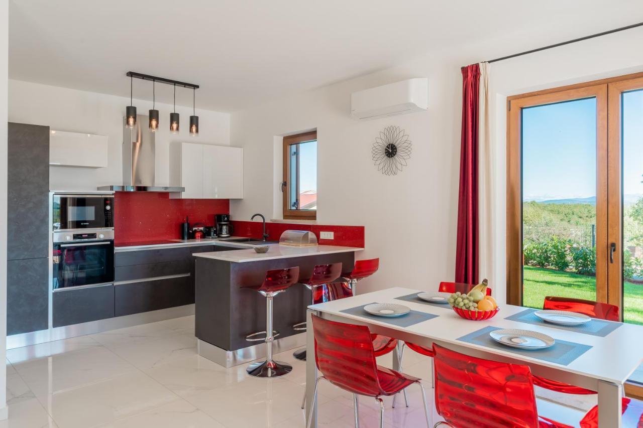 Vižinada Villa Atop The Village With Stunning View מראה חיצוני תמונה