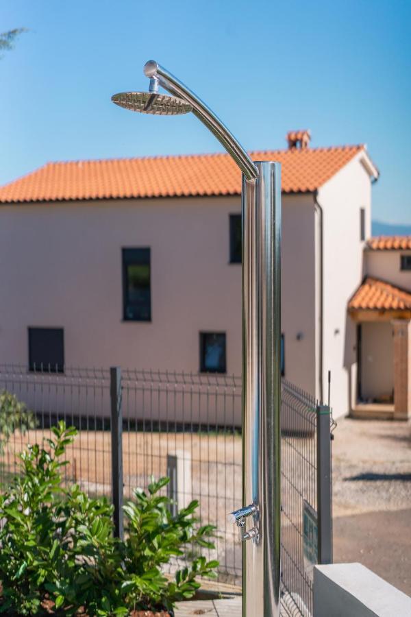 Vižinada Villa Atop The Village With Stunning View מראה חיצוני תמונה