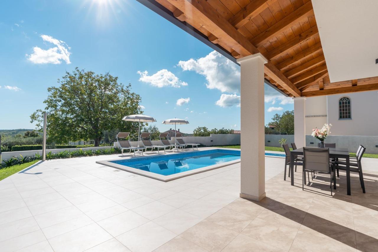 Vižinada Villa Atop The Village With Stunning View מראה חיצוני תמונה