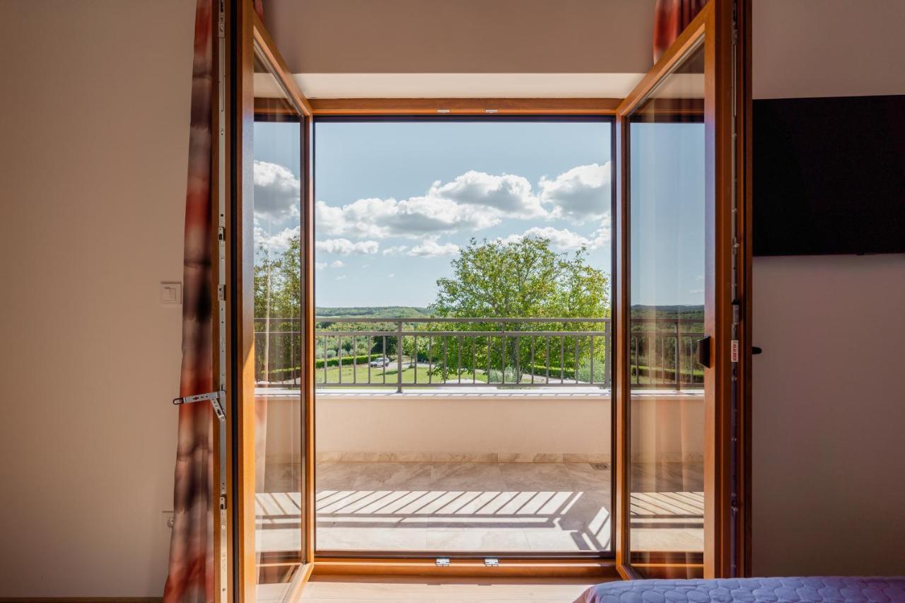 Vižinada Villa Atop The Village With Stunning View מראה חיצוני תמונה